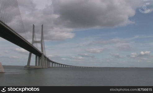 Vasco-da-Gama-Brncke nber den Fluss Tejo in Portugal