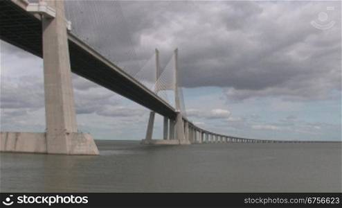 Vasco-da-Gama-Brncke nber den Fluss Tejo in Portugal