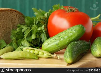 vegetables to make a salad on the board