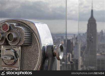 Vending machine as binoculars for panorama over Manhattan