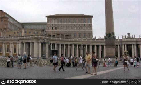 Blick auf die Altstadt in Rom mit Säulen