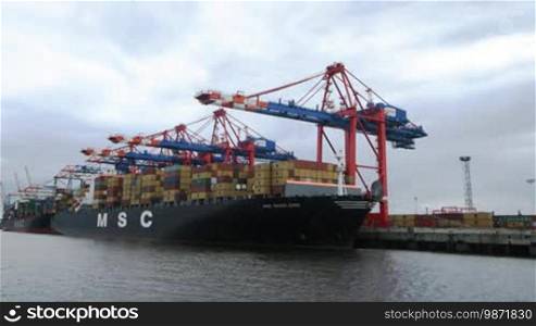 Containership in the port Time Lapse Timelapse