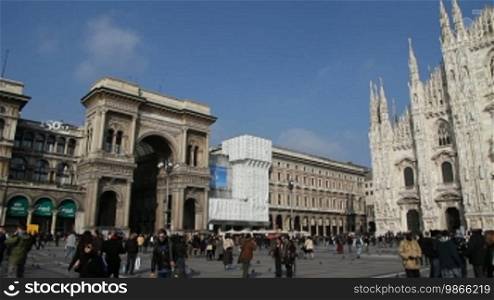 Domfassade und Domplatz, in Milan