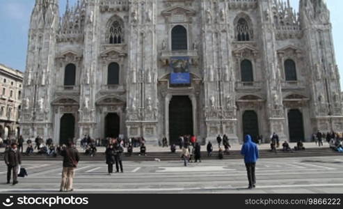 Domfassade und Domplatz, in Milan
