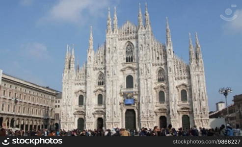 Domfassade und Domplatz, in Milan