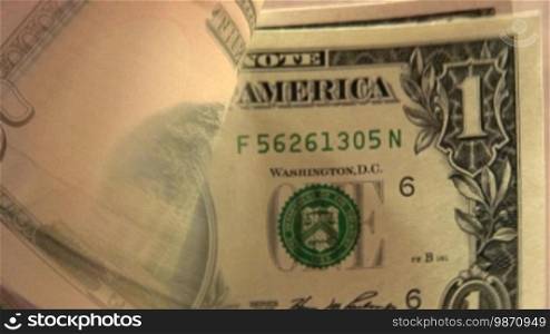 Ein Stapel US-Dollarscheine wird aufgeblättert