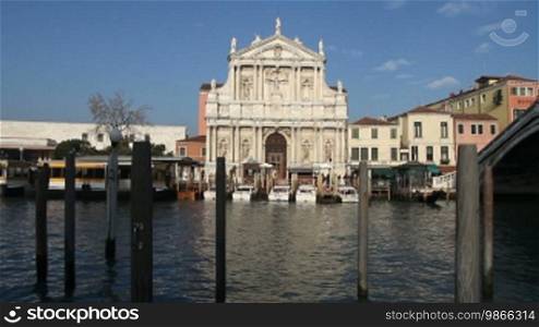 Historisches Gebäude am Kanal, in Venedig