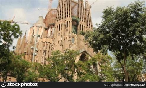 Sagrada Familia mit Baukränen