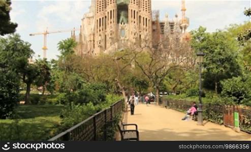 Sagrada Familia mit Baukränen