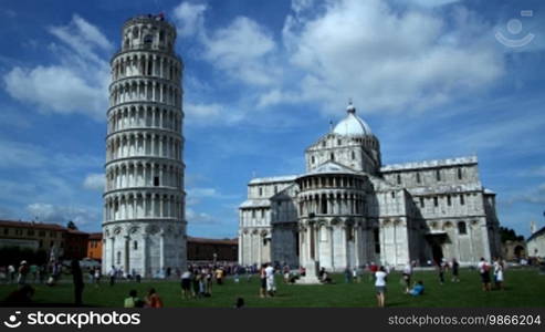 Schiefer Turm und Dom, zu Pisa, mit Zeitraffer.