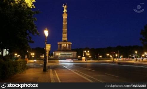Siegessäule: time lapse in the night with traffic