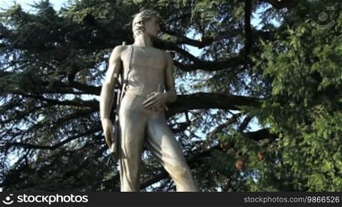 Statue - Al Caduti Per La Liberta - Piazza Bra, Verona