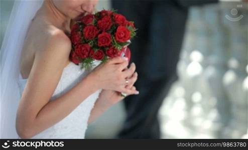 The bride with a wedding bouquet of red