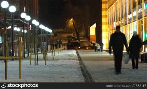 Time lapse: nighttime streets of the city. Winter.