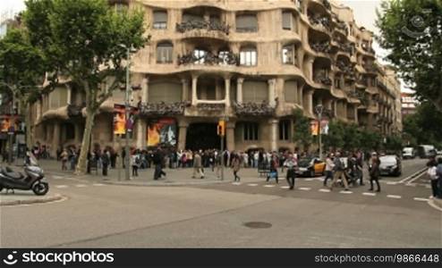 Tourist queue at Casa Mila by Gaudi (La Pedrera)