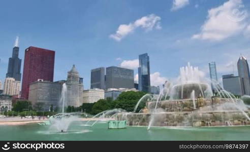 Video time lapse of Chicago downtown skyscrapers behind the Buckingham Fountain waters. The Willis Tower, the CNA Center, the Crain Communications Building or the Trump Tower are some of the skyscrapers in this shot. Awesome Chicago city center skyline in the United States of America.