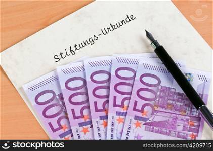 Viele Euro Geldscheine und Urkunde einer Stiftung