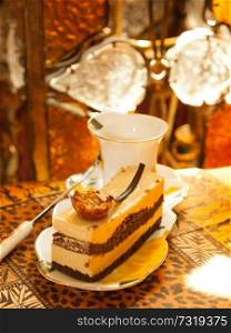 Vienna cake with almond and caramel