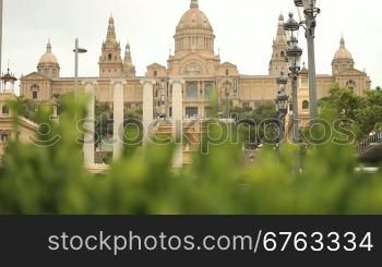 Vier SSulen und das Palau Nacional, in Barcelona.
