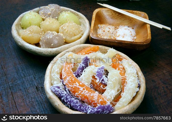 Vietnamese street food, sweet cake, popular snack at Vietnam, sponge cake, silkworm cake, su se, manioc steam with coconut milk, season with seasame salt