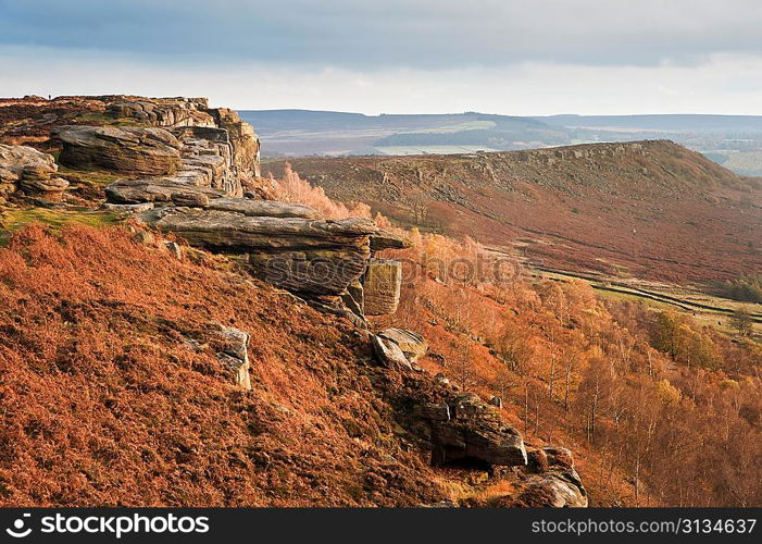 View along Curbar Edge towards Froggatt&acute;s Edge in background, in Peak District National Park