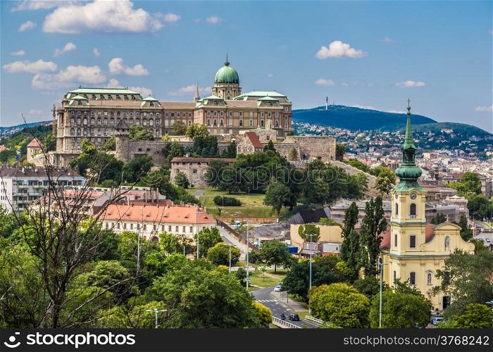 View of Buda side of Budapest with the Buda Castle, St. Matthias and Fishermen&rsquo;s Bastion