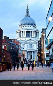View of St. Paul&acute;s Cathedral in London from street at dusk
