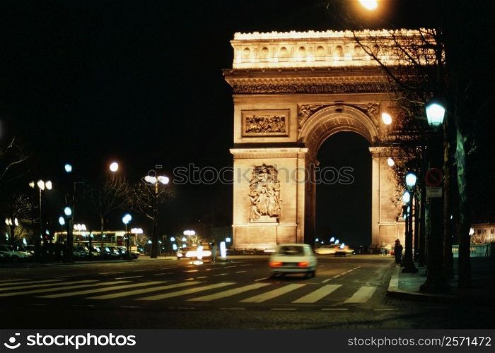 View of the Arc. De Tri. at night