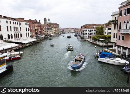 View of the Grand Canal and its intense boat traffic.