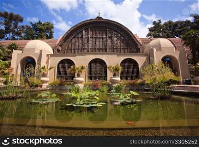 View of the lily pond in front of the Botanical Building in San Diego&rsquo;s Balboa Park