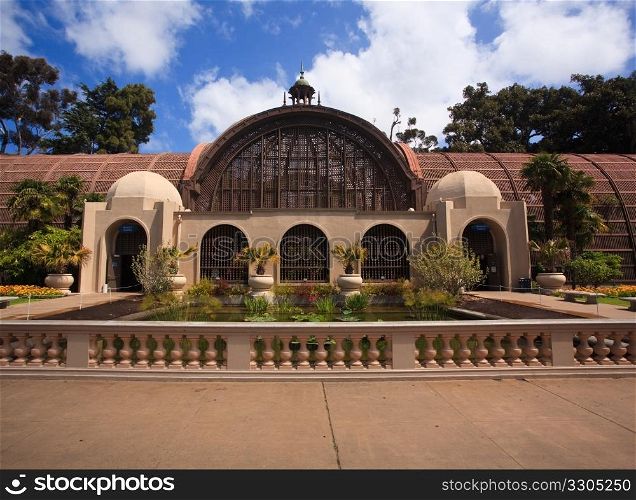 View of the parapet in front of the Botanical Building in San Diego&rsquo;s Balboa Park