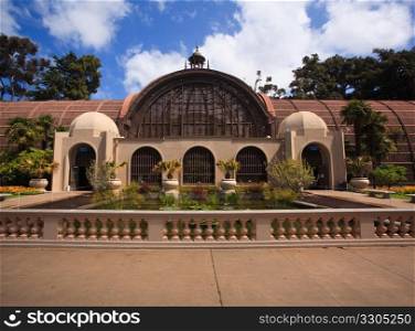 View of the parapet in front of the Botanical Building in San Diego&rsquo;s Balboa Park