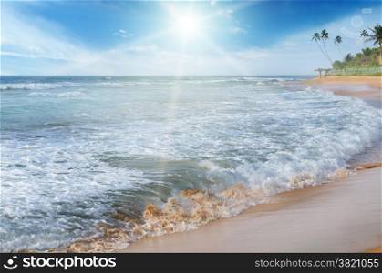 view of the sea, blue sky and sun
