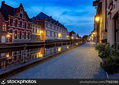 View of the Spiegel Rey canal and facades of old medieval houses at sunset. Brugge. Belgium.. Bruges. Canal Spiegel Rei.