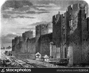 View of the walls of Aigues-Mortes, vintage engraved illustration. Magasin Pittoresque 1847.