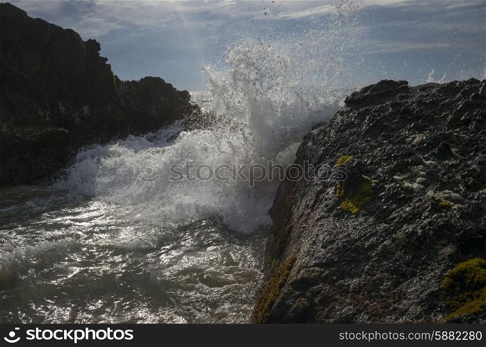 View of waves breaking at coast, Ixtapa, Guerrero, Mexico