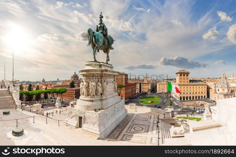 View on the Monument to Victor Emmanue and Venice Square Piazza Venezia , Rome, Italy .. View on the Monument to Victor Emmanue and Venice Square Piazza Venezia , Rome, Italy