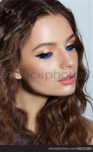 Visage. Pensive Woman with Blue Mascara and Holiday Makeup