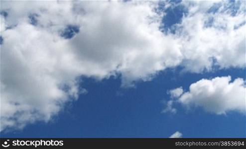 Vorbeiziehende Wolken im Zeitraffer - time lapse of clouds passing by