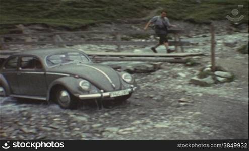 VW-KSfer fShrt druch einen Fluss (8 mm-Film)