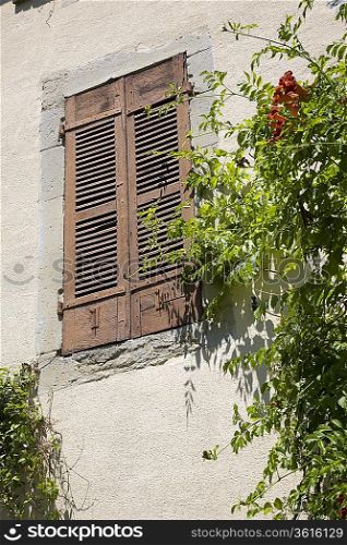 Wall with shutters