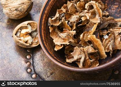 Walnut partitions.The healing properties of walnuts.Walnut membrane.Herbal medicine. Walnut medicinal partitions.