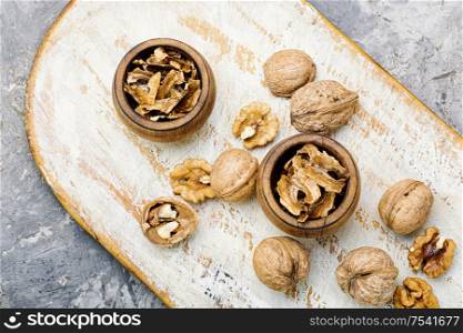 Walnut partitions.The healing properties of walnuts.Walnut membrane. Walnut medicinal partitions.
