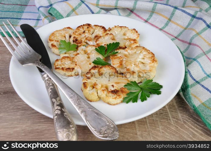 Warm appetizer of fried pieces of cauliflower