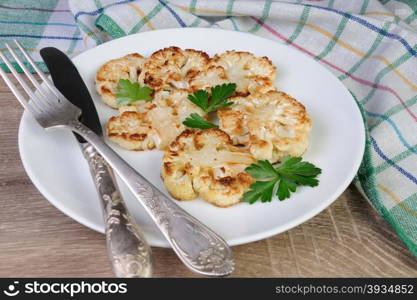 Warm appetizer of fried pieces of cauliflower