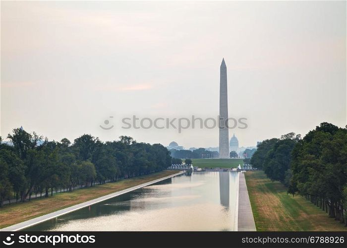 Washington Memorial monument in Washington, DC in the evening