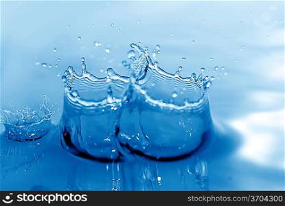 water drops enters into the blue water