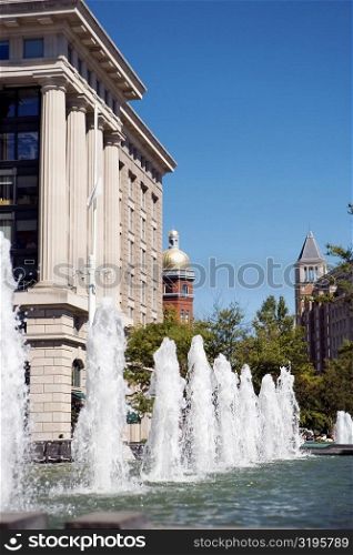 Water fountain in front of a building, Washington DC, USA