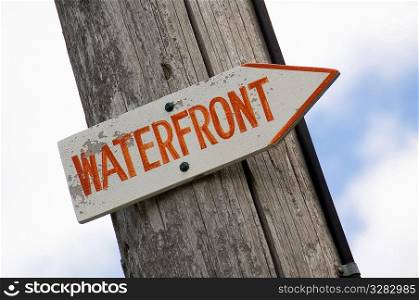 Waterfront sign pointing to the beach.