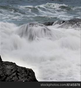 Wave splashing at coast, Pettinger Point, Cox Bay, Pacific Rim National Park Reserve, Tofino, British Columbia, Canada